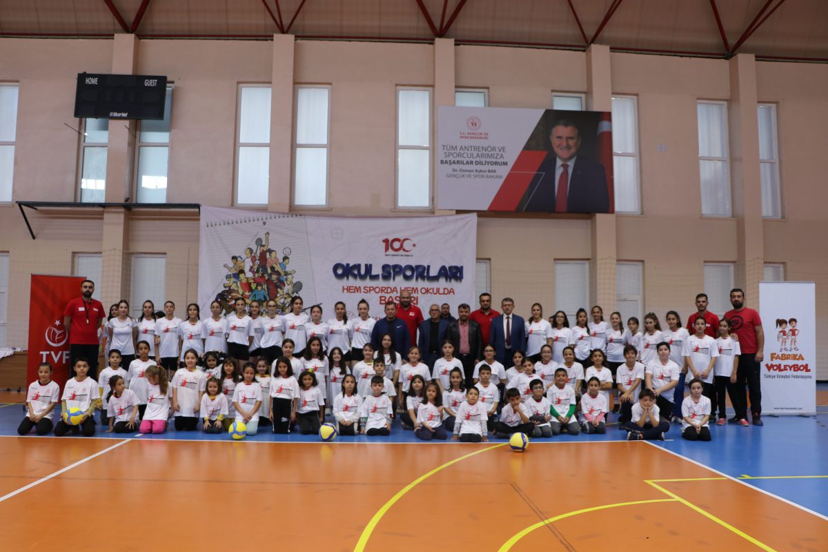 Fabrika Voleybol Yeni Okulunu Kayseri de Açtı Türkiye Voleybol