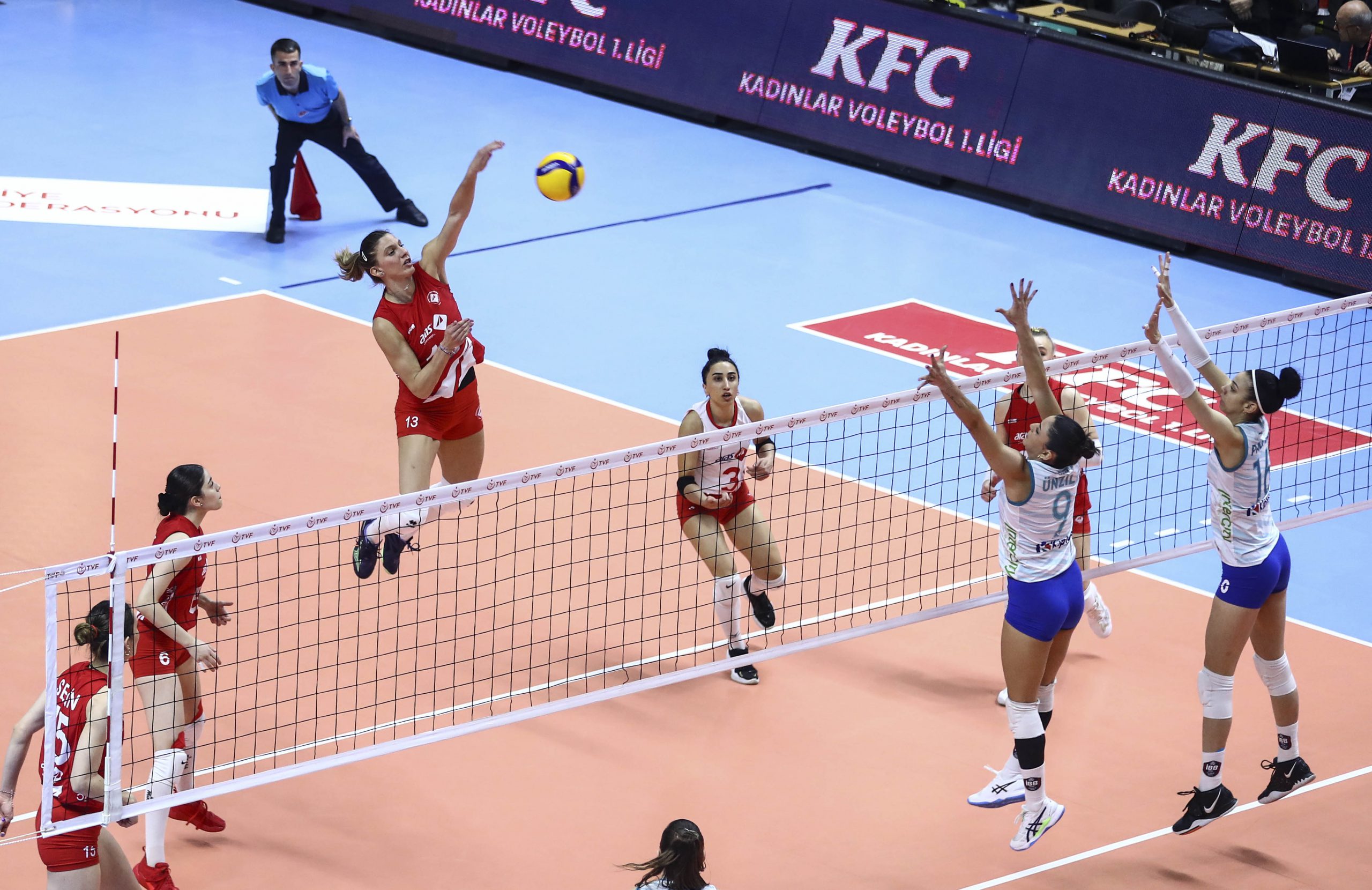 Kfc Kad Nlar Ligi Final Etab Nda G N Sona Erdi T Rkiye Voleybol