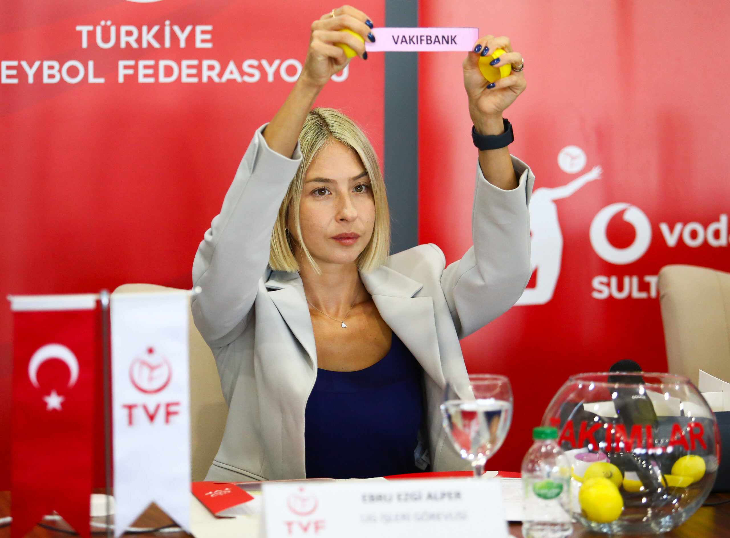 Vodafone Sultanlar Liginde Voleybol Sezonu Fikst R Ekildi