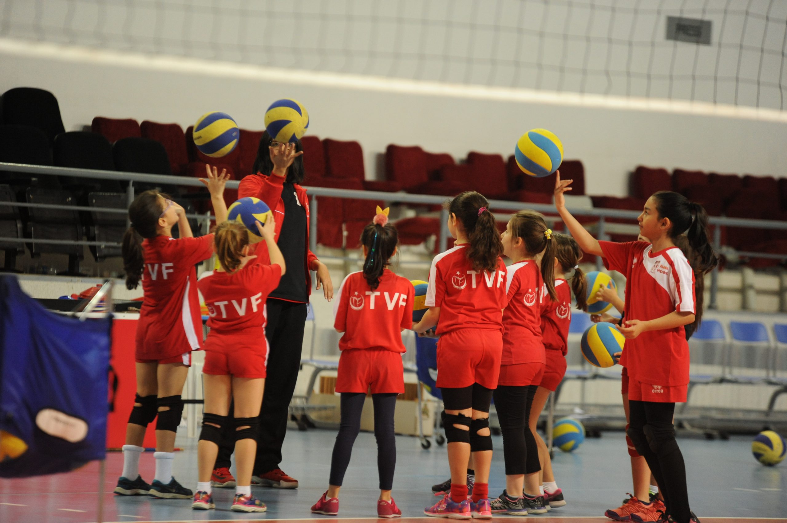 Fabrika Voleybol Okulları'nda Kış Dönemi Başlıyor