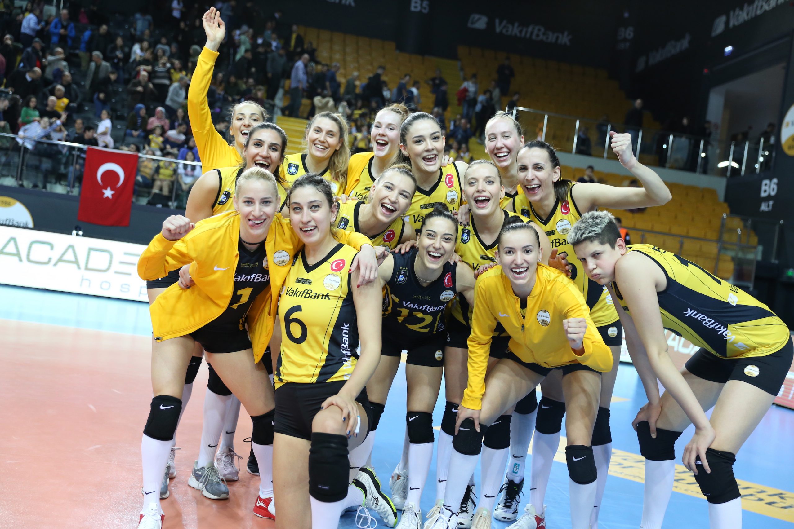 VakıfBank CEV Şampiyonlar Ligi'nde Yarı Finalde