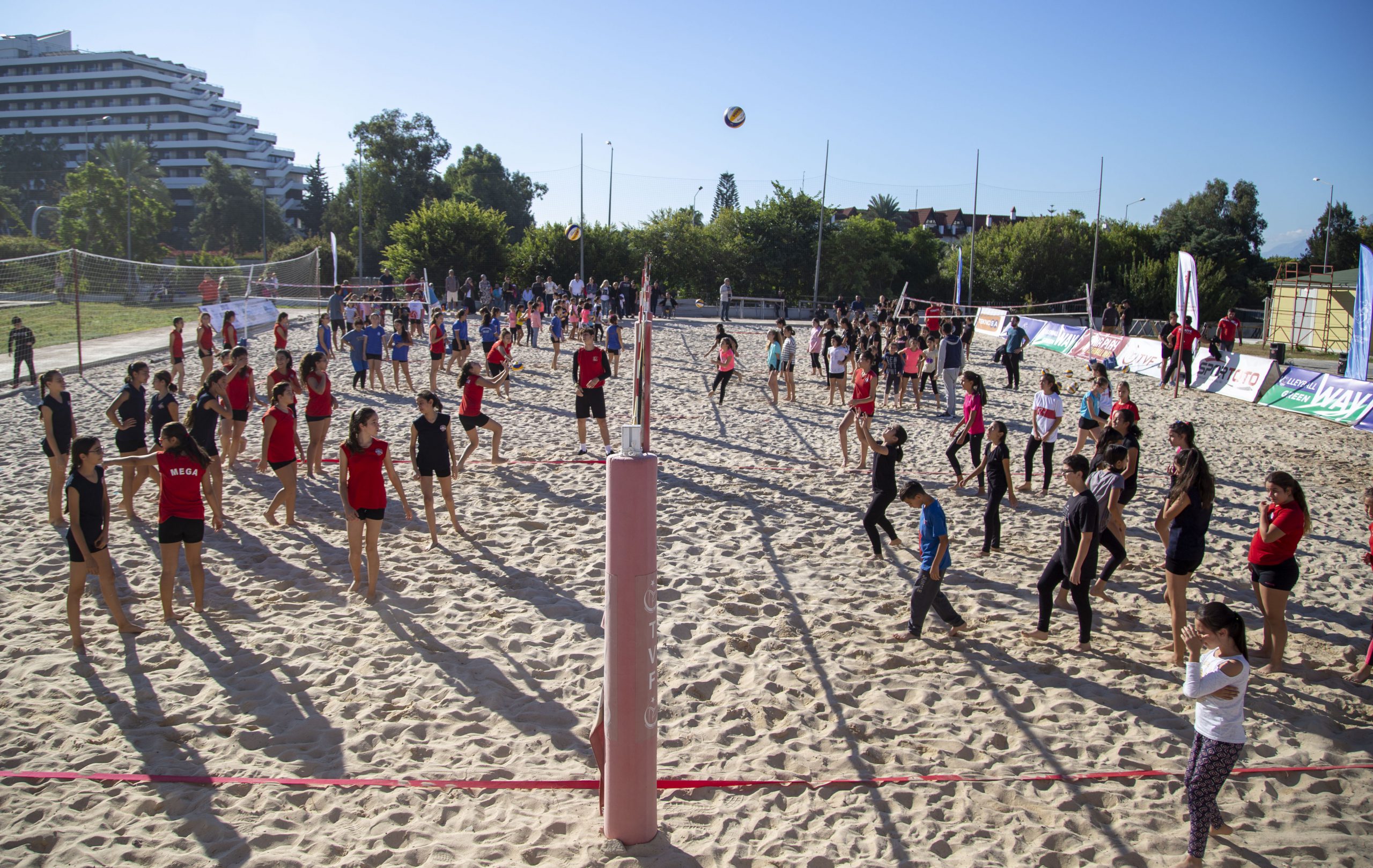 CEV Plaj Voleybolu Yaz Festivali'nin Heyecanı Antalya'da