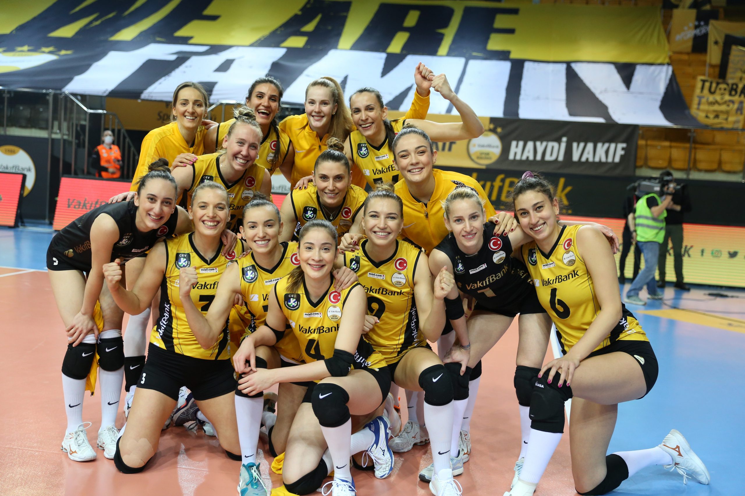 VakıfBank, Şampiyonlar Ligi Süper Finali'nde Sahaya Çıkıyor