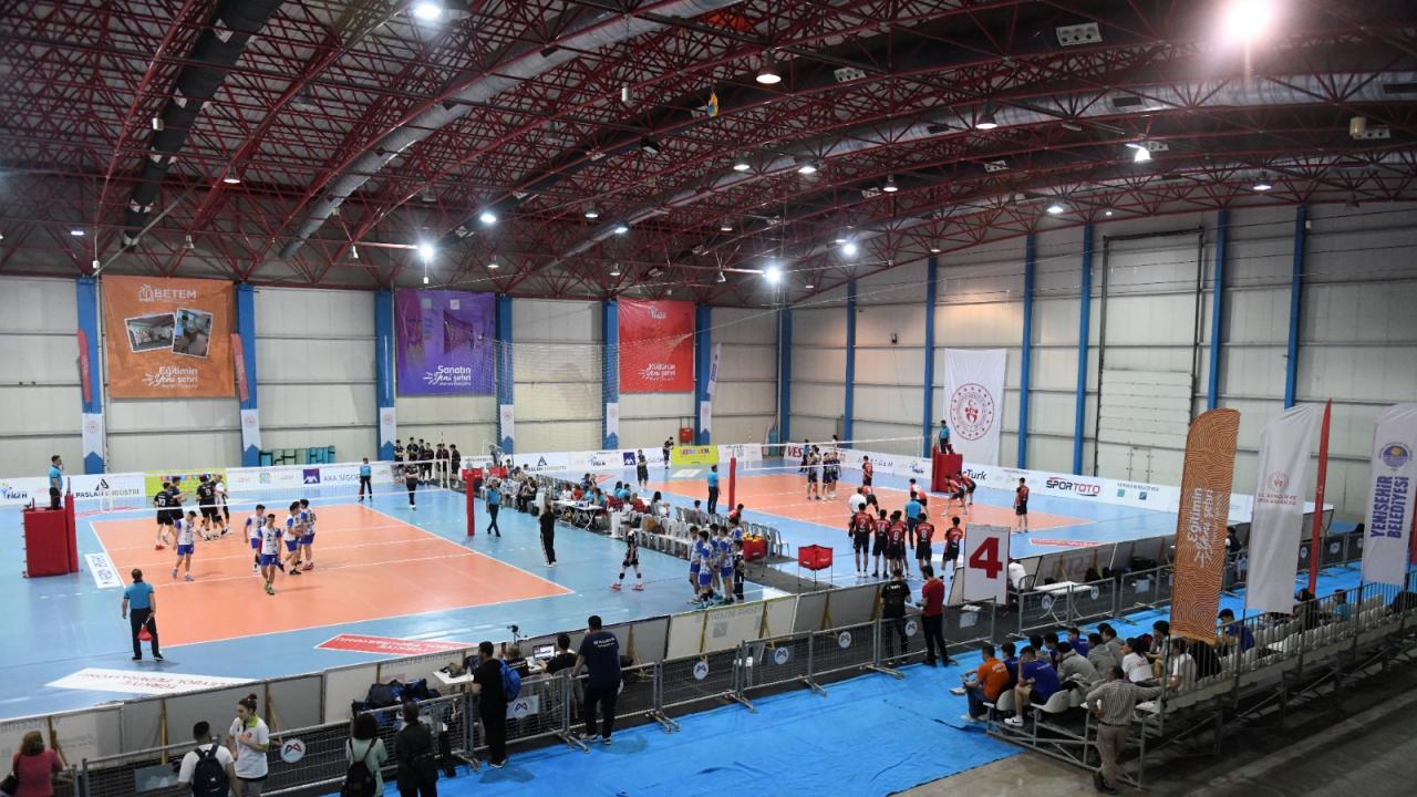 Festival Voleybol Türkiye Şampiyonası'nda Küçük Erkekler ve Midi Kızlarda Yarı Finalistler Belli Oldu