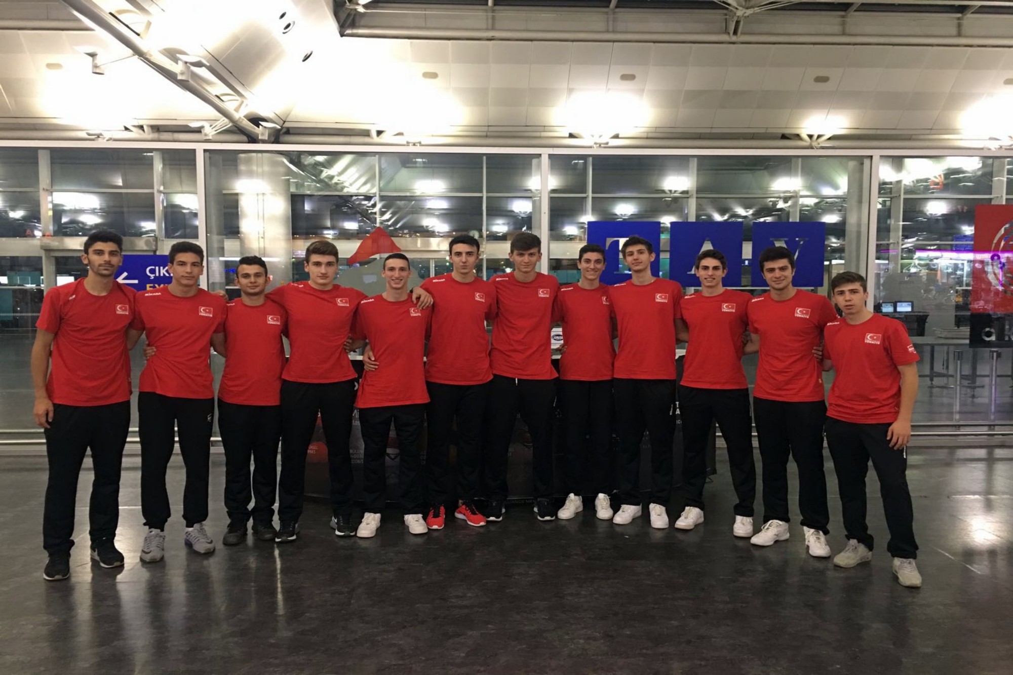 U19 Erkek Voleybol Milli Takımımız, Balkan Şampiyonası İçin Sırbistan’a Hareket Etti