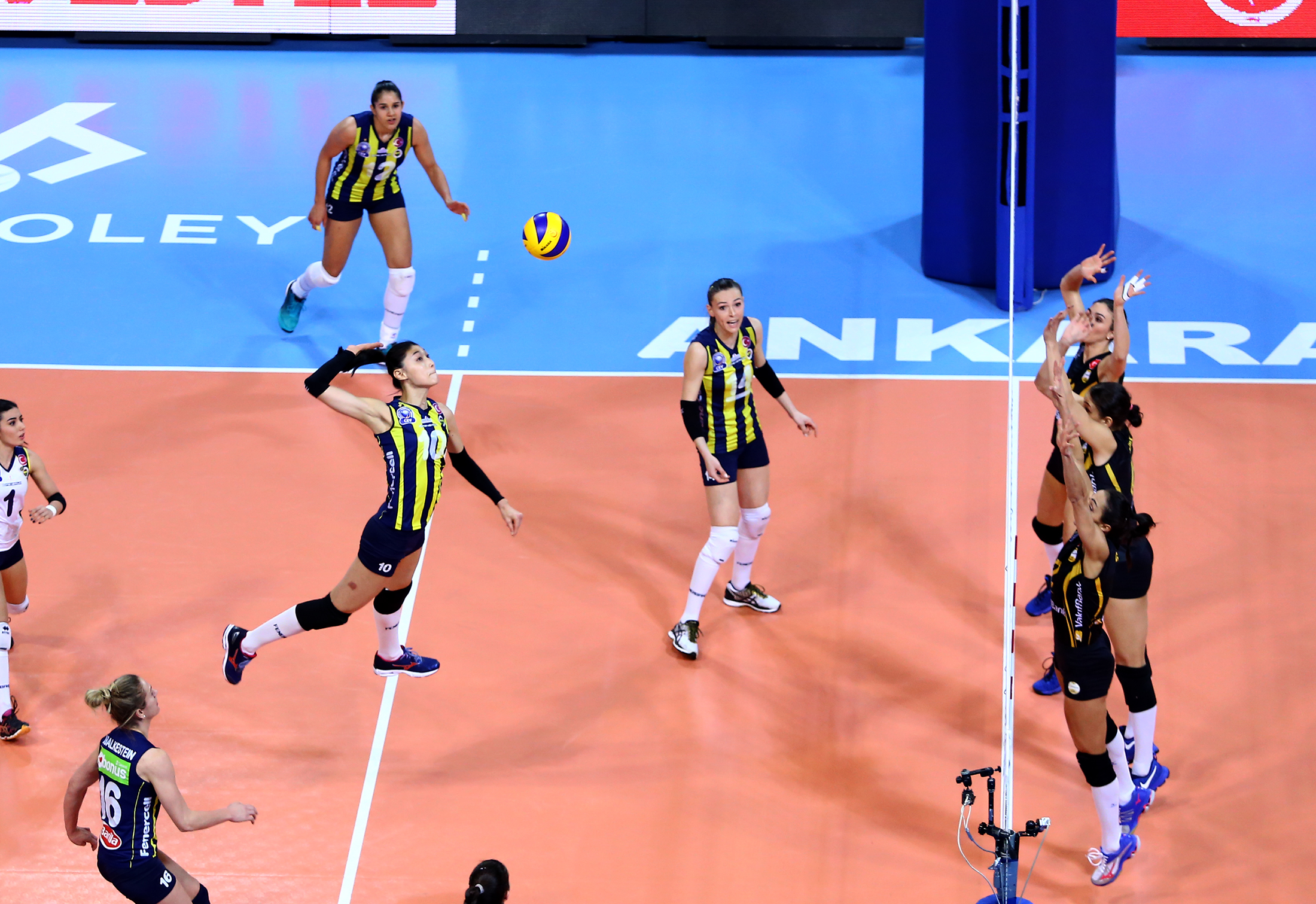 Kupa Voley Kadınlarda Şampiyon: Fenerbahçe