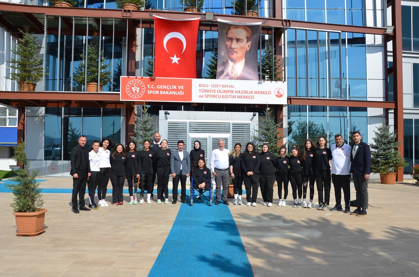TVF Yetkilileri, Oturarak Voleybol Kadın Milli Takım Kampını Ziyaret Etti