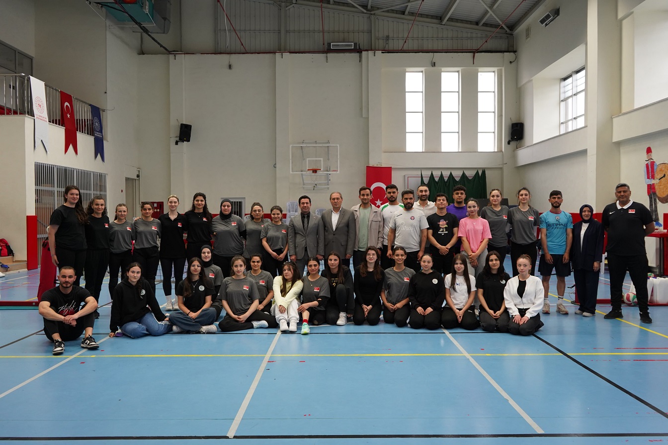 Bolu'da Engelliler Haftası'nda Oturarak Voleybol Özel Maçı Yapıldı