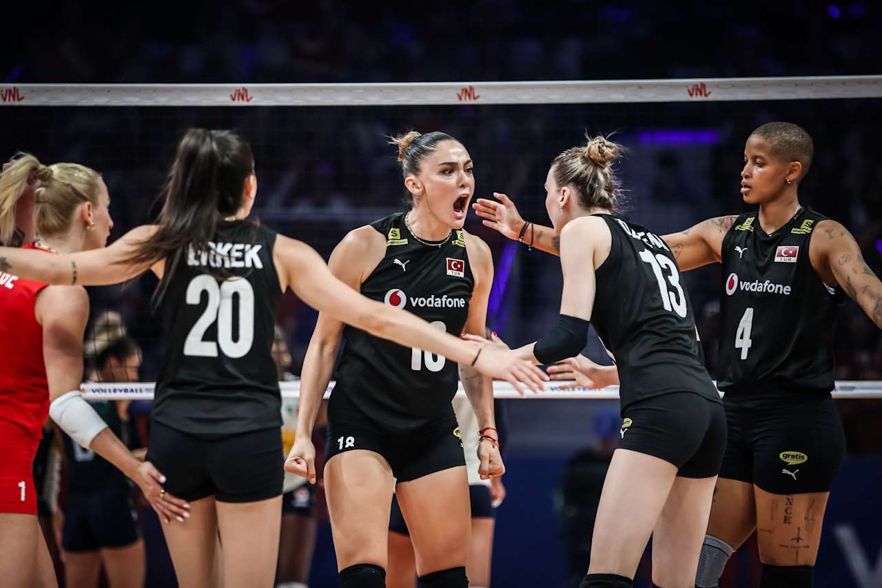 Filenin Sultanları, VNL Finalleri İçin Polonya'ya Gitti