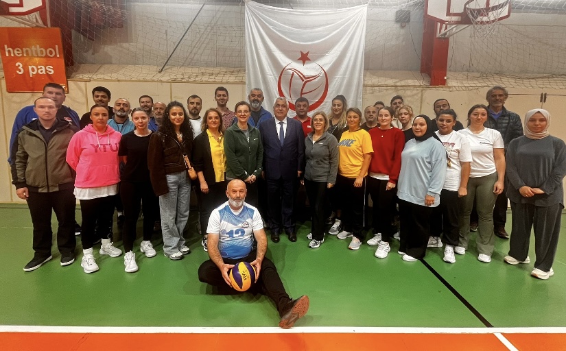 1. Kademe Oturarak Voleybol Yardımcı Antrenör Uygulama Eğitim Kursu Sakarya'da Yapıldı