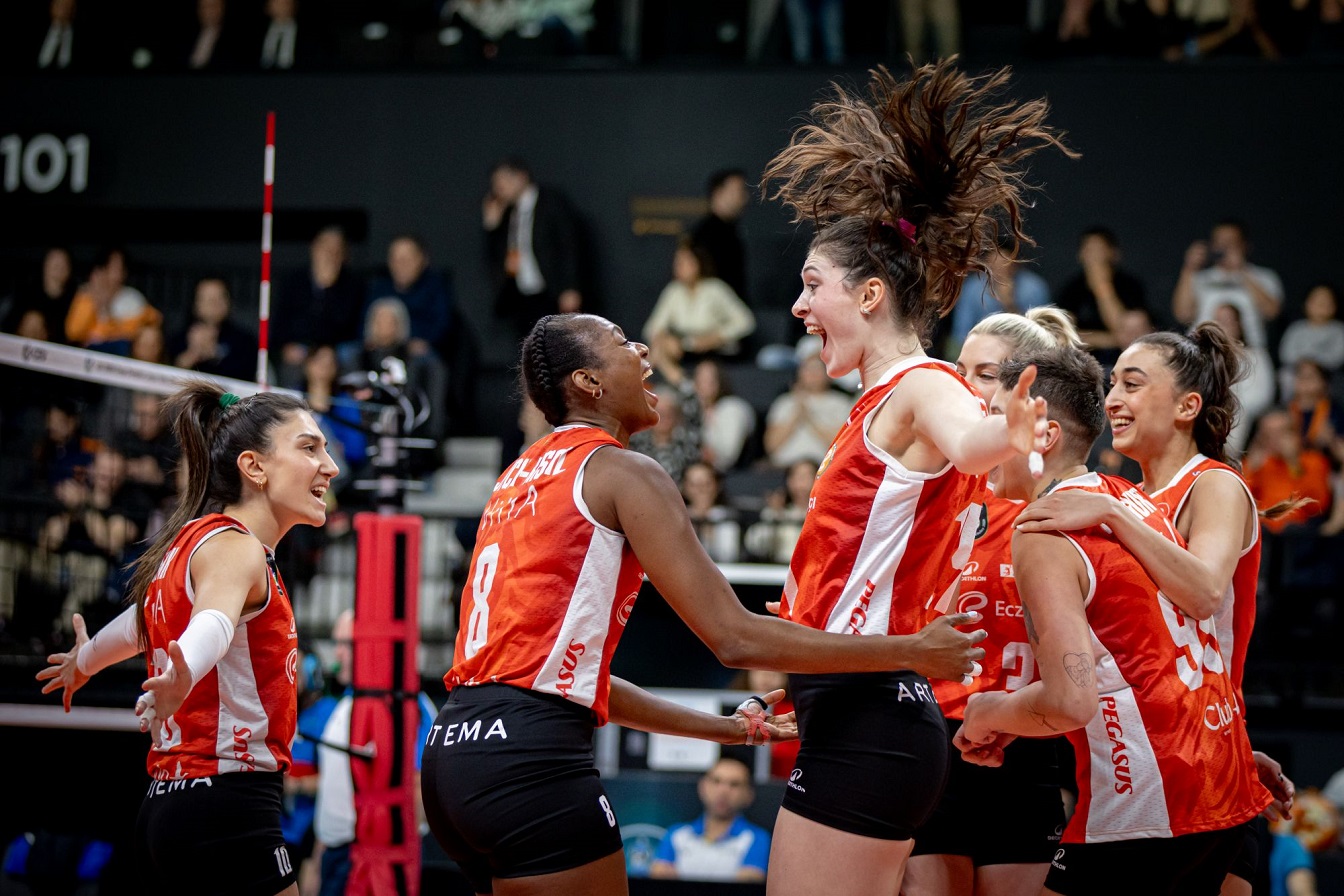 Eczacıbaşı Dynavit, Vero Volley Milano'yu 3-2 Mağlup Etti