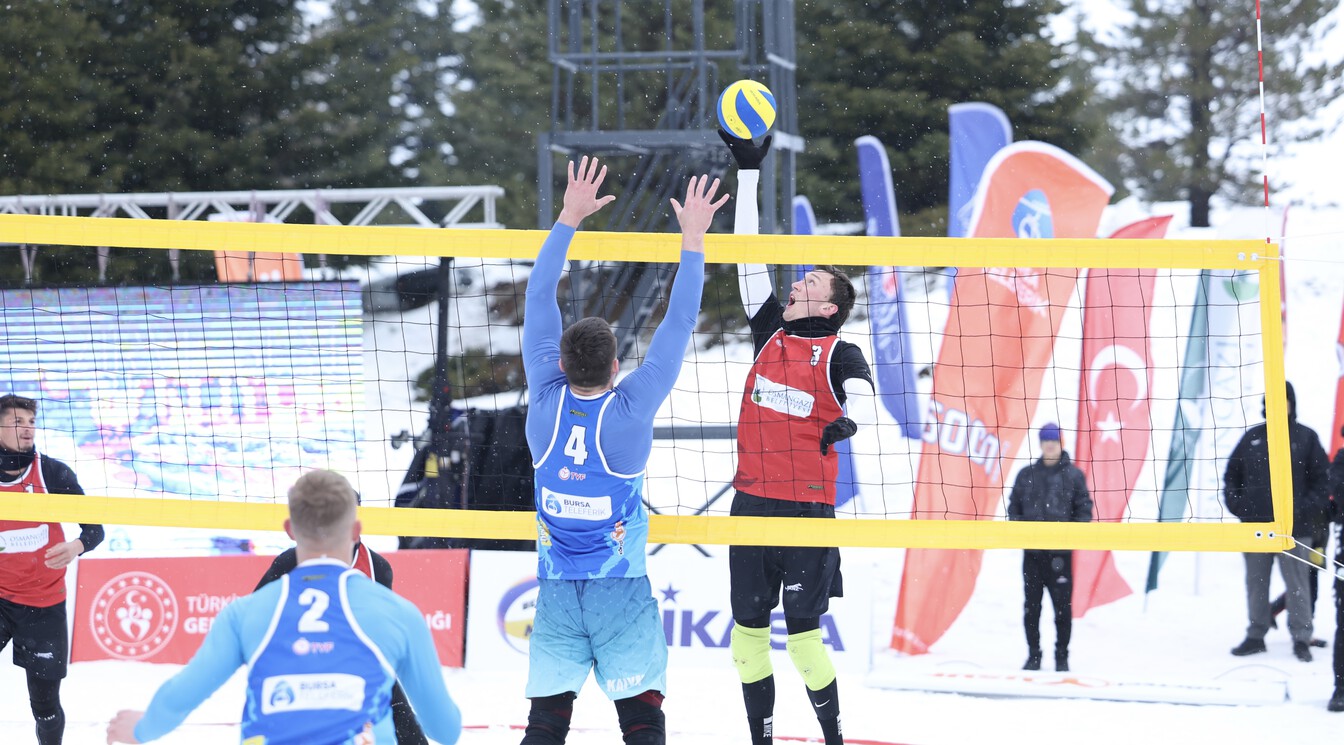 2026 FIVB Kar Voleybolu Dünya Turu Bursa Uludağ Etabı'nda İkinci Gün Sona Erdi
