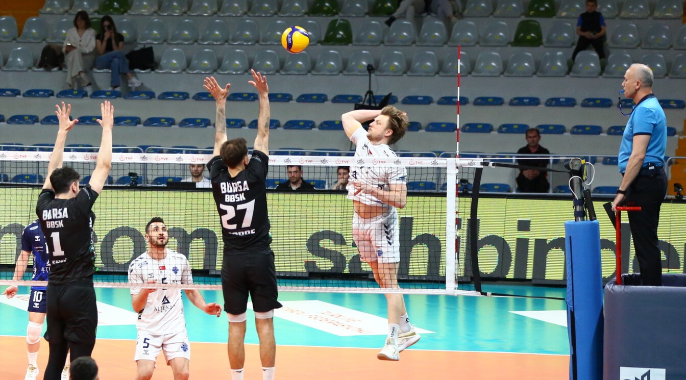 SMS Grup Efeler Ligi Play-Off 7-8 Etabı Başladı