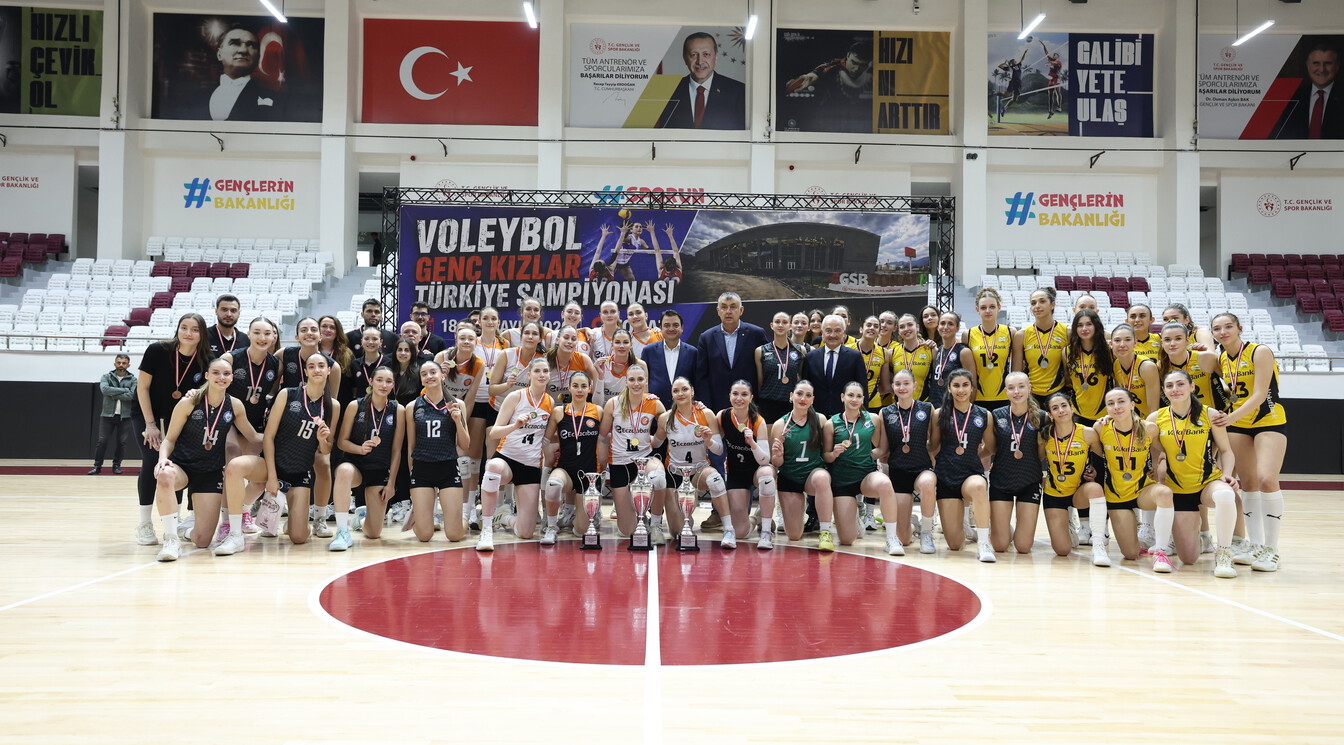 Genç Kızlar Türkiye Şampiyonası'nda Şampiyon Eczacıbaşı 