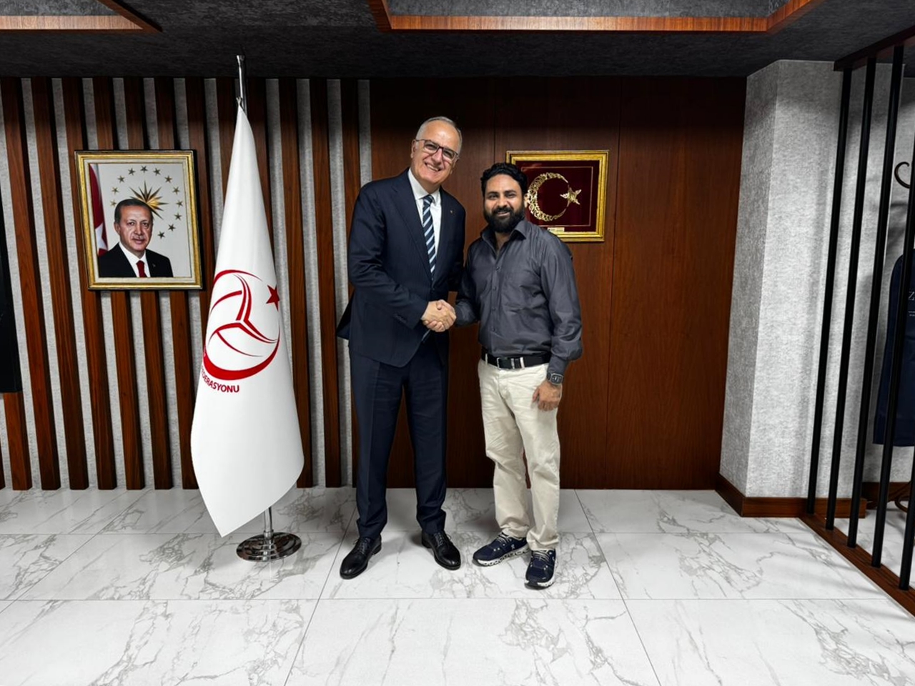 FIVB İletişim Komisyonu Üyesi Dr. Varuna Suthra Türkiye Voleybol Federasyonu'nu Ziyaret Etti