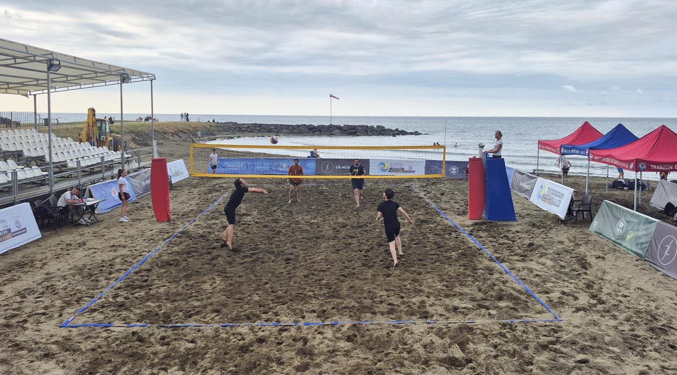 Trabzon'da Plaj Voleybolu Halk Turnuvası Başladı