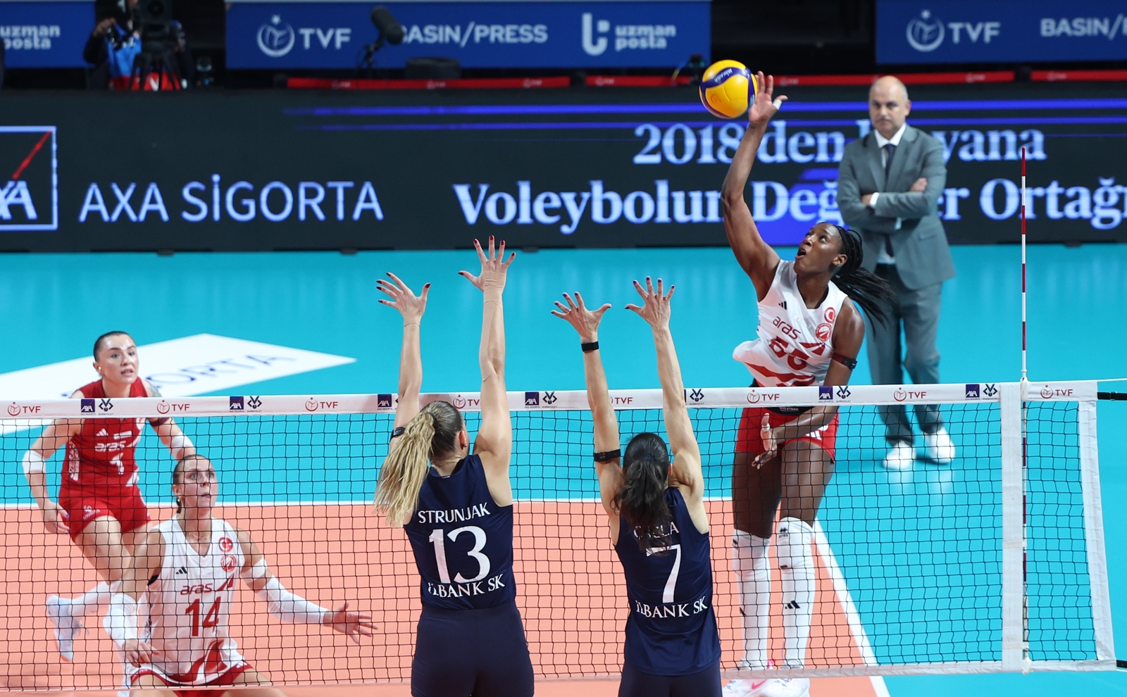 2027 Kadınlar AXA Sigorta Kupa Voley Grup Müsabakalarında İkinci Gün Sona Erdi